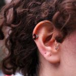 پیرسینگ میخی نقره و چوب دستساز کوه | JCHK-8237