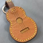 جاسوئیچی و جاکلیدی چرم طبیعی مدل گیتار | JCHK-9672