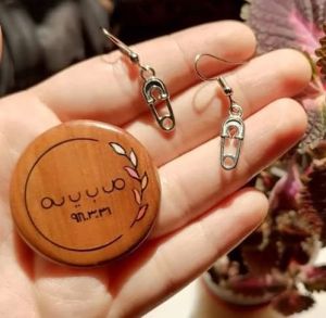 گوشواره دستساز طرح سنجاق استیل نقره ای | JCHK-4133