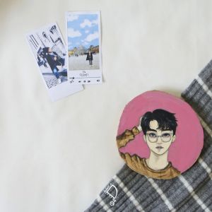 دیوارکوب چوبی طرح پسرونه | JCHK-3127