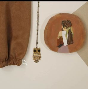 دیوارکوب چوبی طرح دختر تنها| JCHK-3165