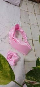 هد بند دخترانه مدل گره ای جنس ساتن ابریشم همراه با اسکرانچی | JCHK-13973