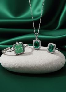  ست زنانه ساعت و گردنبند و انگشتر مدل زمرد-نقره ای | JCHK-16357