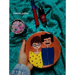 بشقاب دیوارکوب سفالی طرح عاشقانه| JCHK-3413